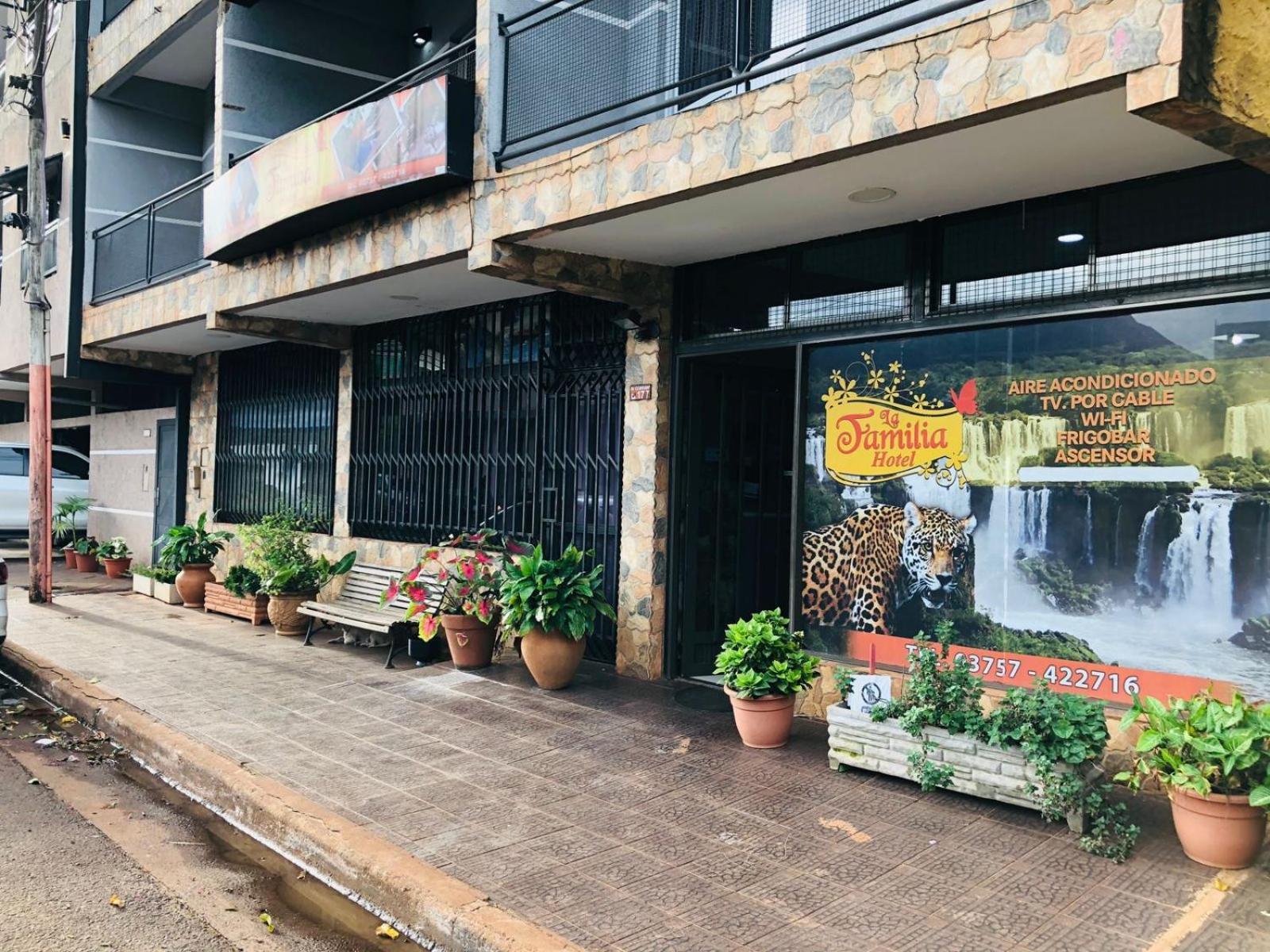 La Familia Hotel Puerto Iguazu Luaran gambar