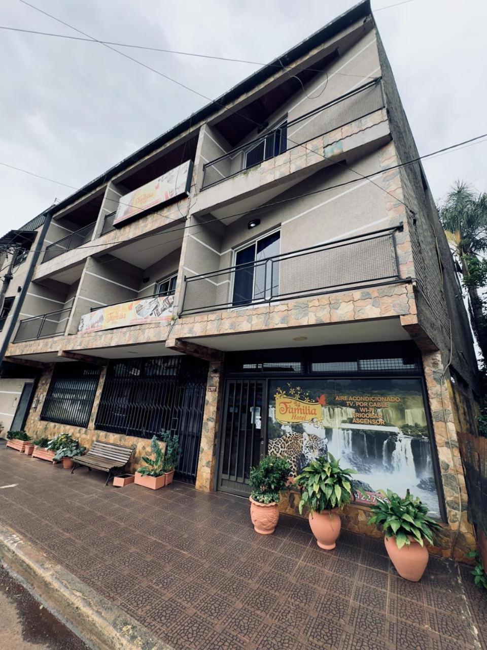 La Familia Hotel Puerto Iguazu Luaran gambar