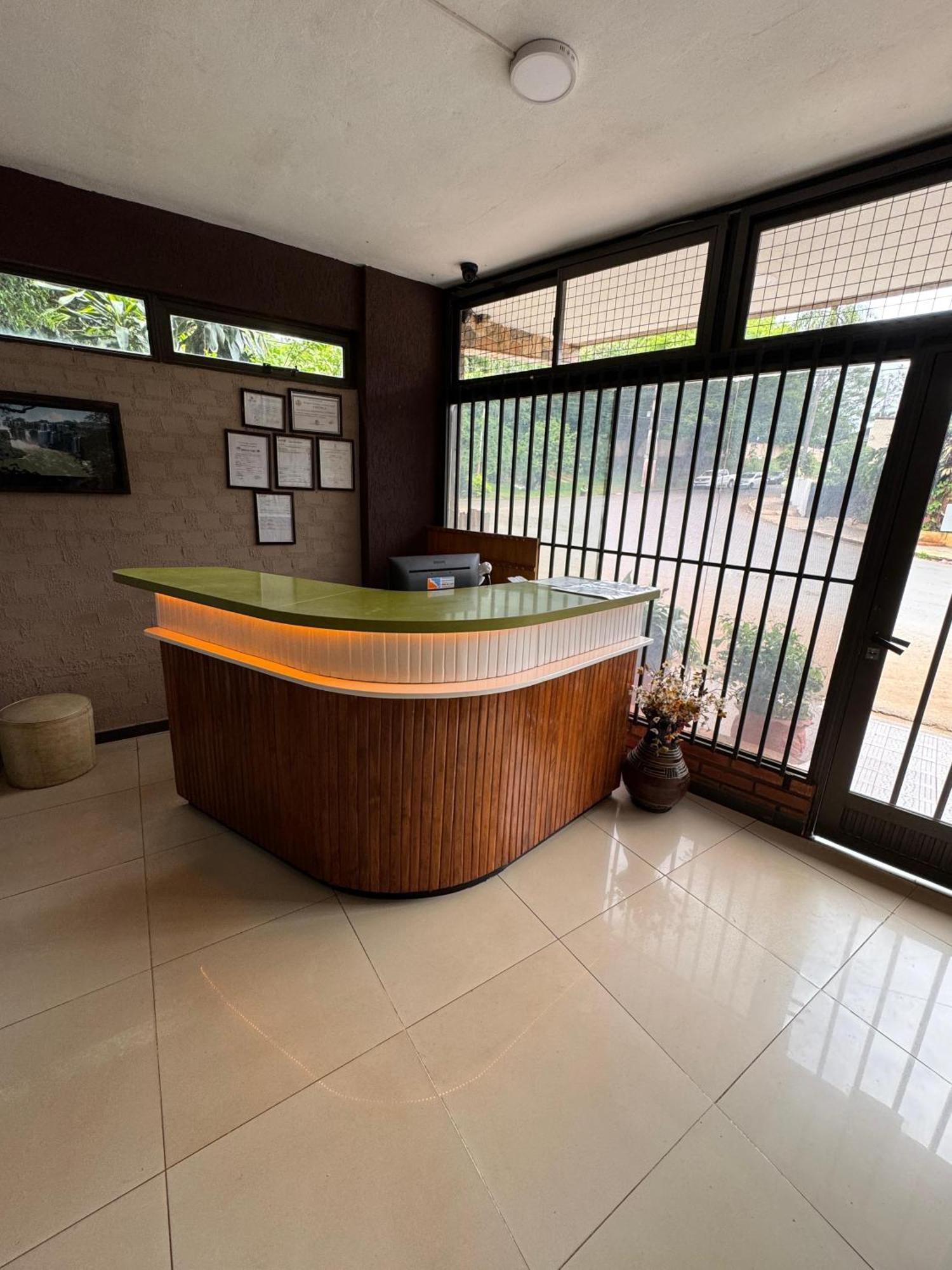 La Familia Hotel Puerto Iguazu Luaran gambar