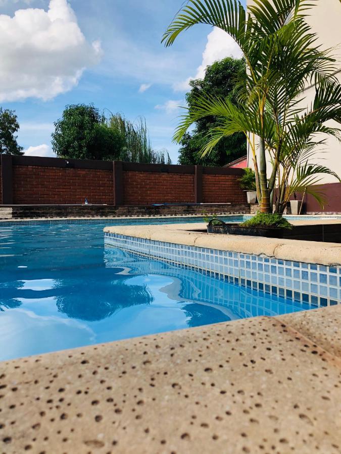 La Familia Hotel Puerto Iguazu Luaran gambar